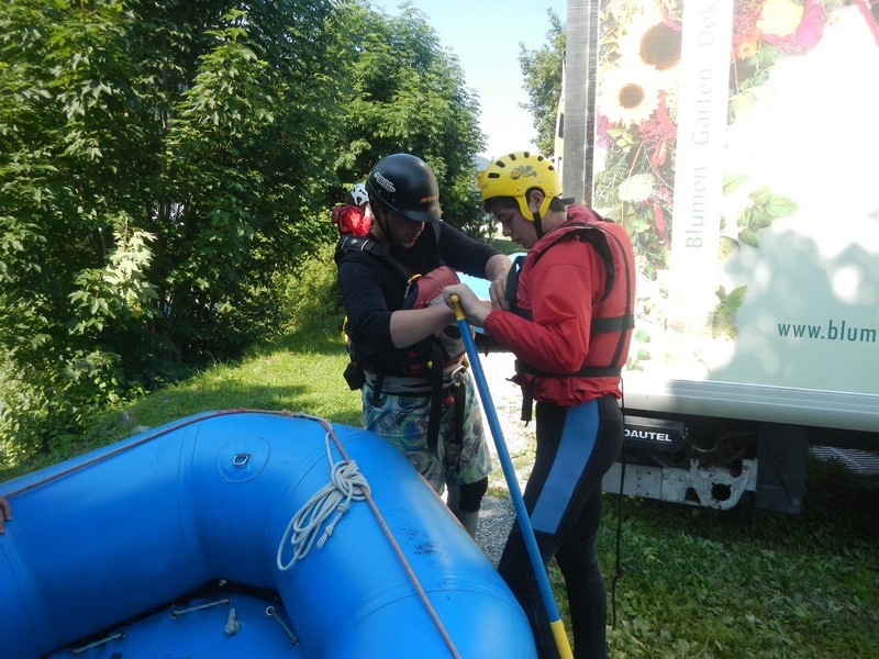 Village Camps International Summer Camp Leysin, Switzerland 2026-08-15 https://www.villagecamps.com/journals_admin/images/686-23-raft (3).jpg
